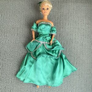 Vintage 1990 Lucky Ind. CO. Ltd. Barbie Doll Green Dress Blond Hair